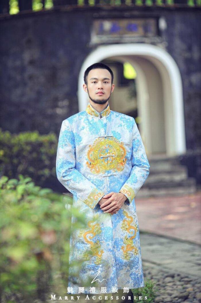 水藍波紋金黃平繡龍鳳古裝