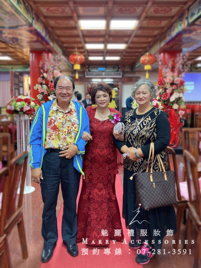 中式禮服,西式剪裁,高雅出租禮服看這邊