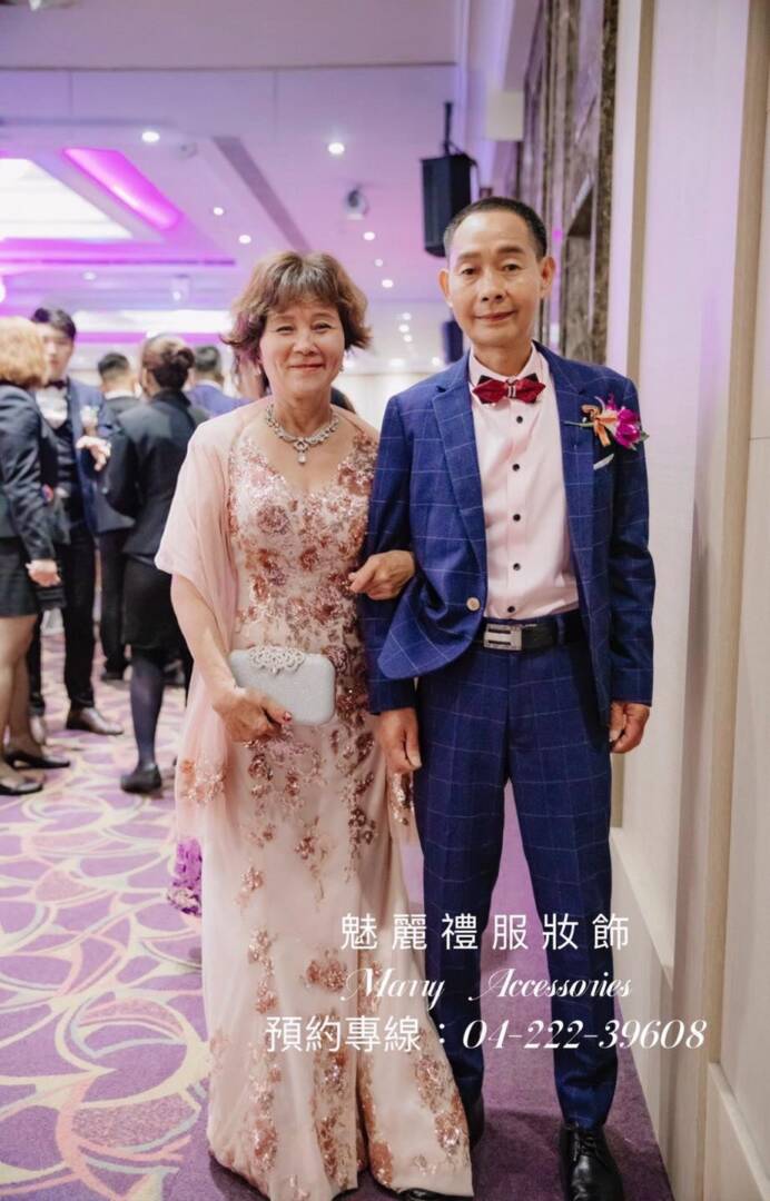 立體玫瑰亮片，粉色魚尾媽媽禮服出租現場分享照