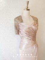 粉膚色緞料包肩袖晚宴媽媽禮服