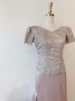 香檳金緞料刺繡晚宴媽媽禮服