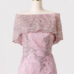 粉金色一字領刺繡晚宴媽媽禮服