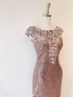 金色亮片胸口刺繡蕾絲修身晚宴媽媽禮服