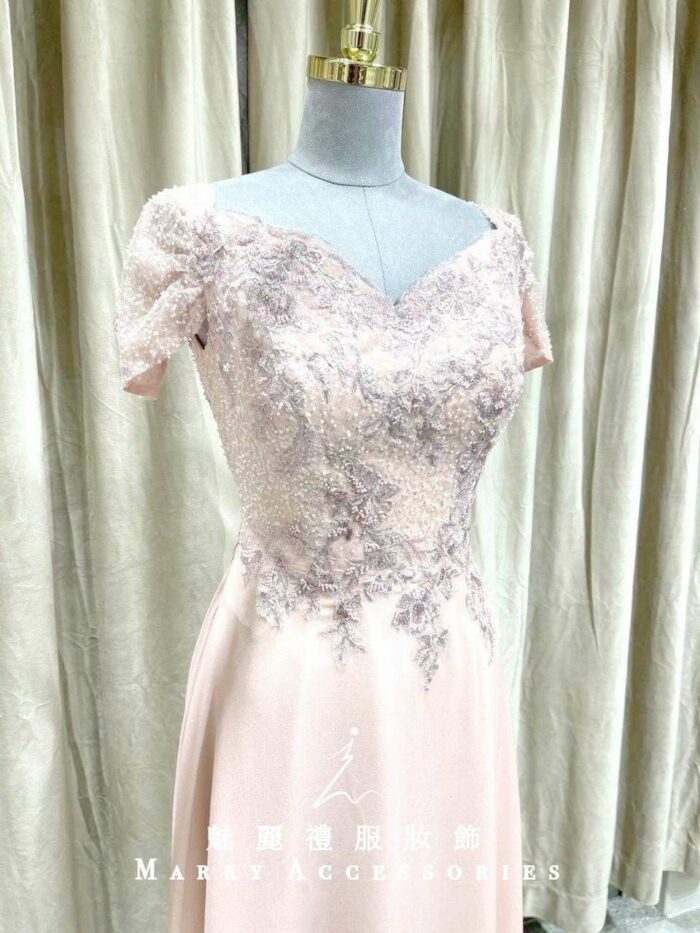 粉色蕾絲卡肩A字媽媽禮服