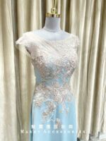 藍色緞面古典刺繡花媽媽禮服