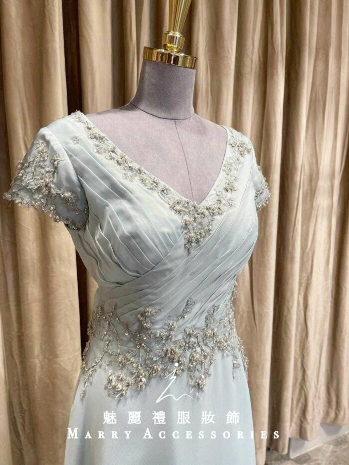 綠色拼鑽V領絲絨媽媽禮服