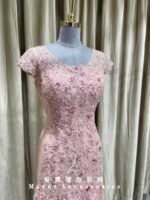 粉色古典繡花包臀魚尾媽媽禮服