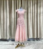 粉色古典繡花包臀魚尾媽媽禮服