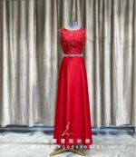 紅色緞面鑲鑽腰鍊A字媽媽禮服