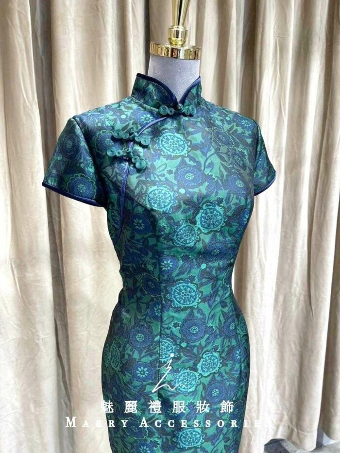 綠色古風花紋旗袍媽媽禮服