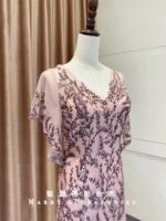 粉色大V領蝴蝶袖媽媽禮服