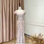 粉色刺繡圓領小包袖媽媽禮服