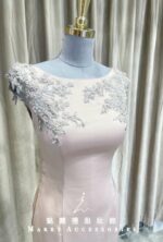 粉色緞面刺繡媽媽禮服