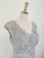 藍灰V領刺繡魚尾媽媽禮服