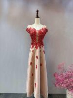 紅色蕾絲貼花短袖V領媽媽禮服