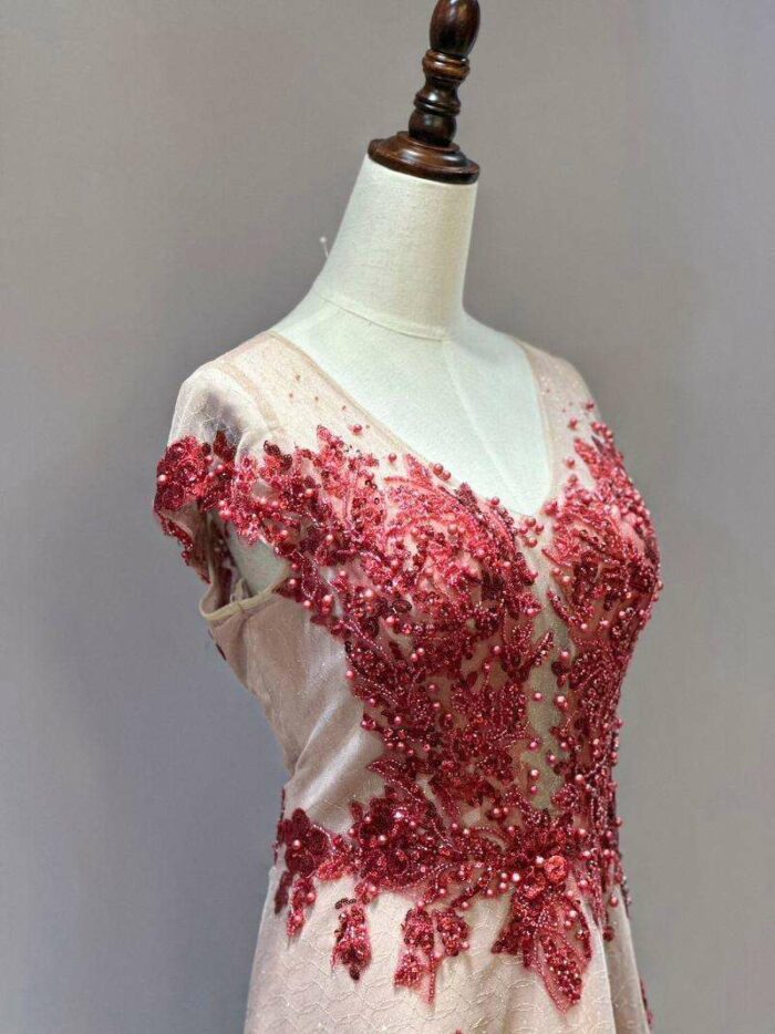 紅色蕾絲貼花短袖V領媽媽禮服