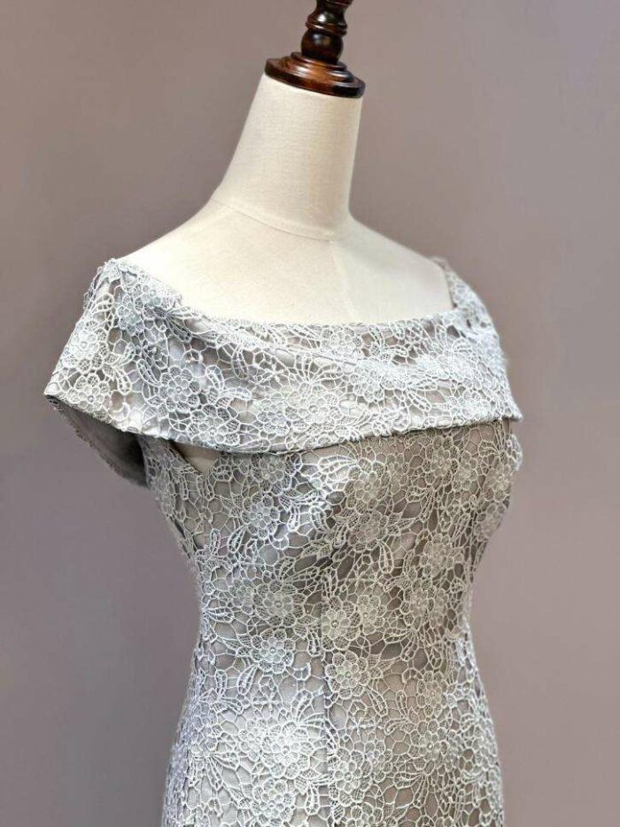 灰色蕾絲卡肩拼花媽媽禮服