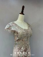 粉藕蕾絲拼花魚尾媽媽禮服