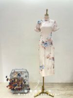 粉膚印花側排扣旗袍短媽媽禮服