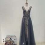 鐵灰深V領排鑽蕾絲紗裙媽媽禮服