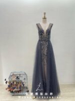 鐵灰深V領排鑽蕾絲紗裙媽媽禮服