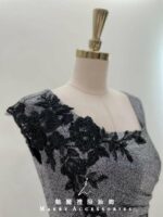 銀灰網紗繡黑花邊媽媽禮服