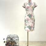 粉白刺繡織花短旗袍媽媽禮服