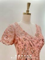 粉橘蕾絲亮片編織V領媽媽禮服