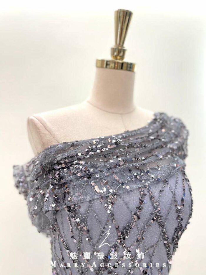 質感灰碎鑽亮片斜肩媽媽禮服
