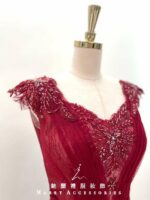 酒紅珠鑽羽毛袖蕾絲裙媽媽禮服