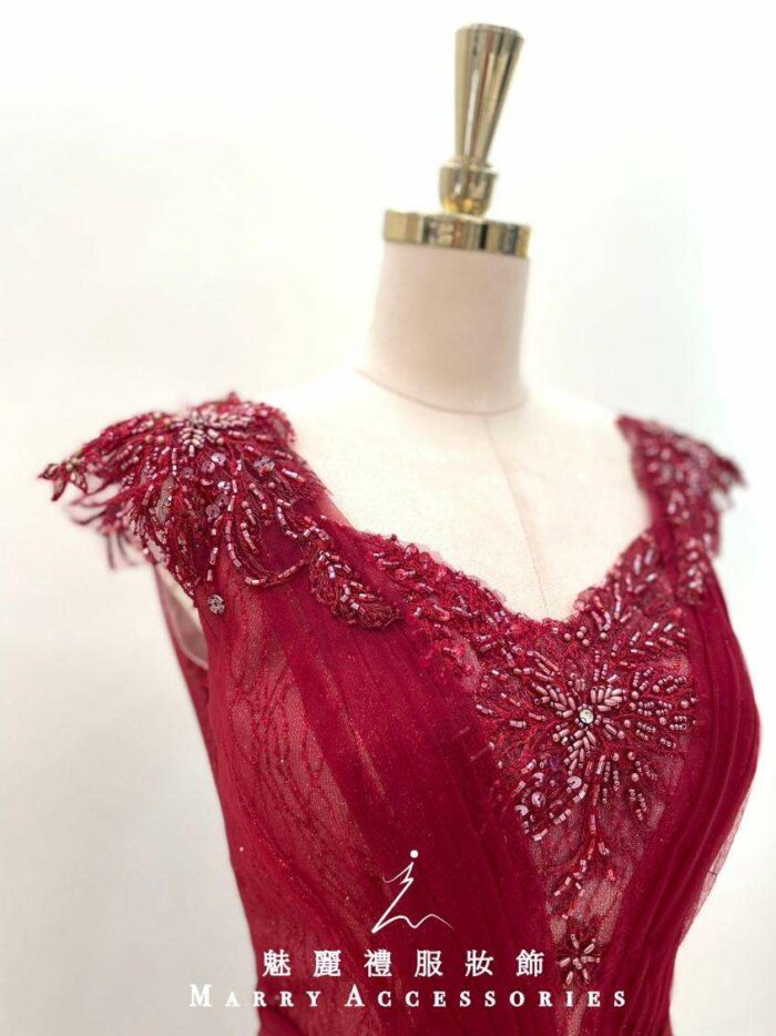 酒紅珠鑽羽毛袖蕾絲裙媽媽禮服