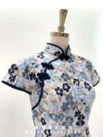 米白浮雕花旗袍短媽媽禮服