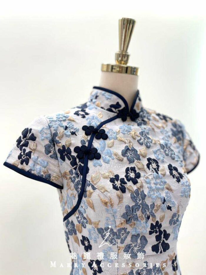 米白浮雕花旗袍短媽媽禮服