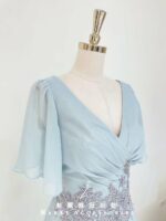 天空藍刺繡收腰V領飄袖媽媽禮服