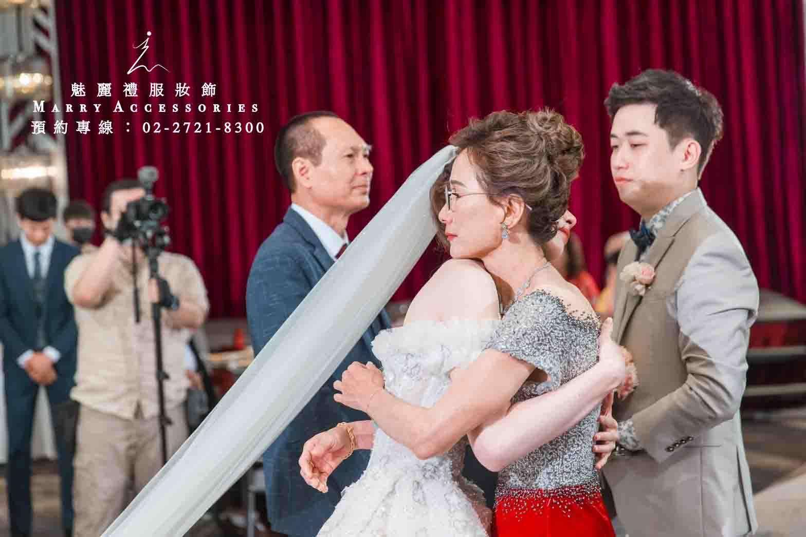 紅緞金繡：龍鳳婚衣織錦繡