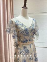 米膚飄袖花卉絲裙台中媽媽禮服