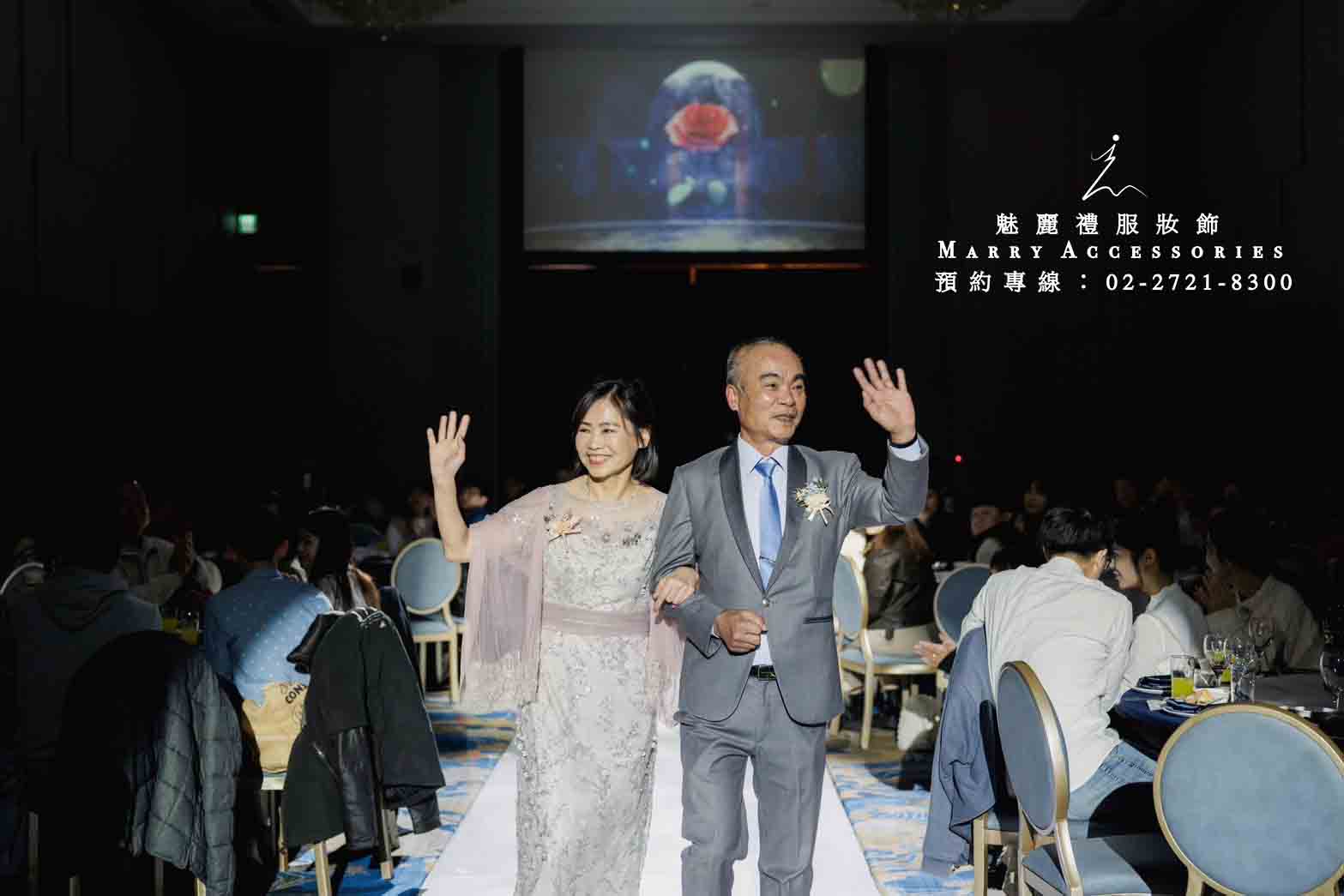 粉色愛晨:在香檳色光芒中舞動的羽毛 粉色愛晨:在香檳色光芒中舞動的羽毛