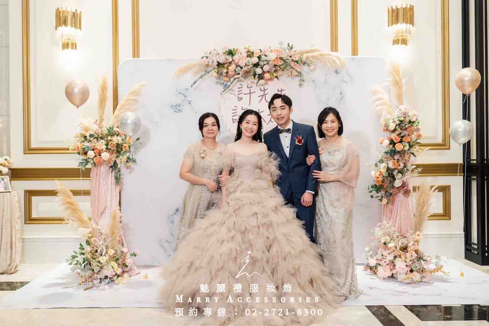 粉色愛晨:在香檳色光芒中舞動的羽毛 粉色愛晨:在香檳色光芒中舞動的羽毛