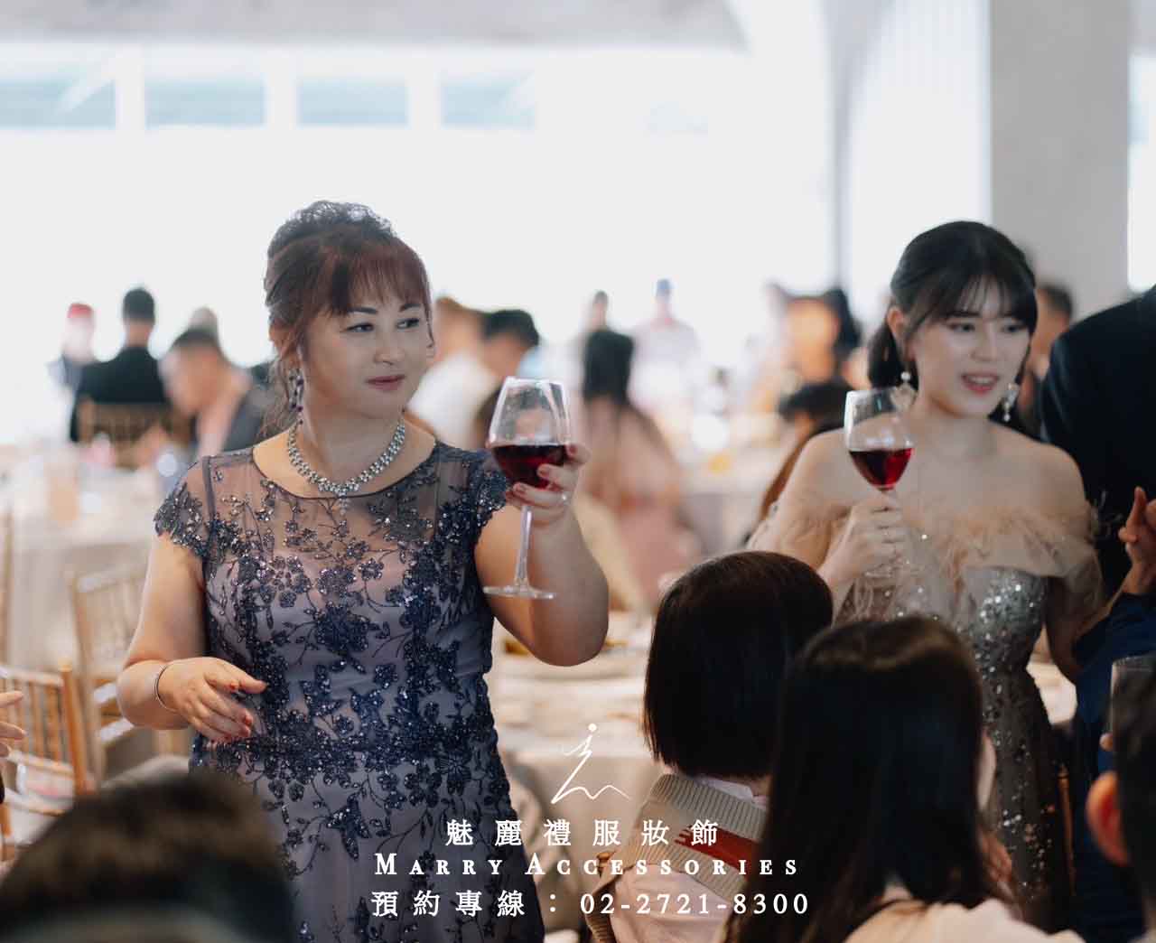 蕾絲倩影：紫羅蘭與酒紅色的佳節綻放
