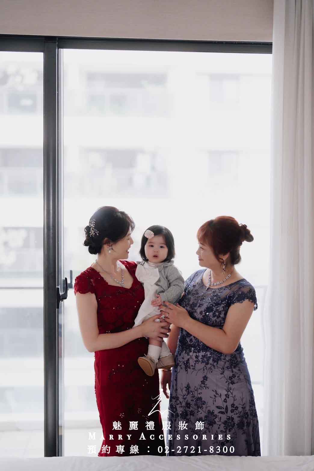 蕾絲倩影：紫羅蘭與酒紅色的佳節綻放