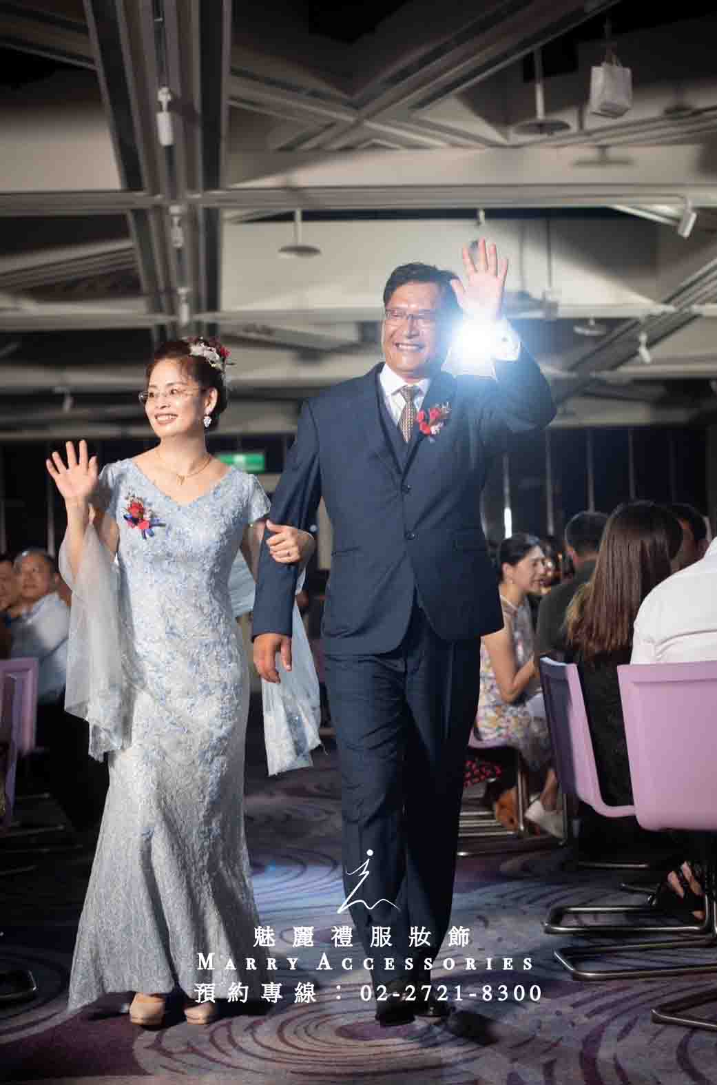 憶織風華:水藍舞動,V領下的時光印記 憶織風華:水藍舞動,V領下的時光印記