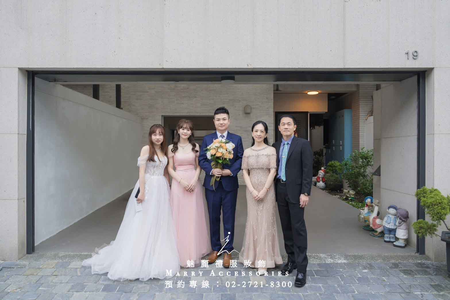 金色晨曦:斗篷下的滿鑽華麗魚尾裙婚宴之美 金色晨曦:斗篷下的滿鑽華麗魚尾裙婚宴之美