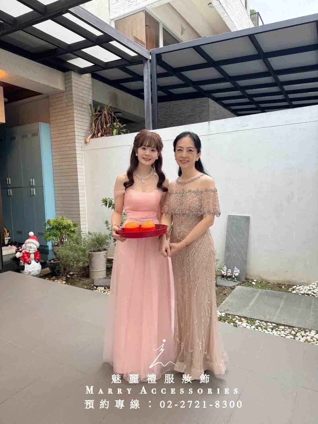 金色晨曦:斗篷下的滿鑽華麗魚尾裙婚宴之美 金色晨曦:斗篷下的滿鑽華麗魚尾裙婚宴之美