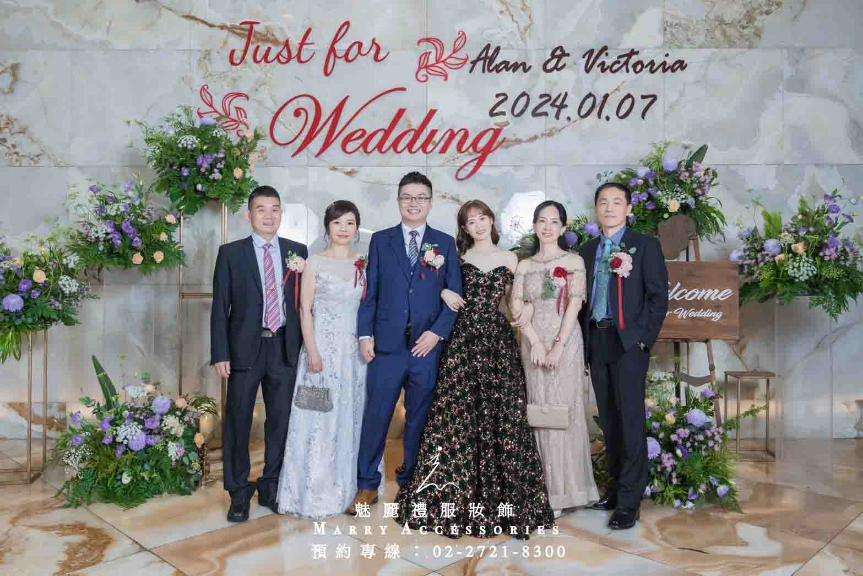 金色晨曦:斗篷下的滿鑽華麗魚尾裙婚宴之美 金色晨曦:斗篷下的滿鑽華麗魚尾裙婚宴之美