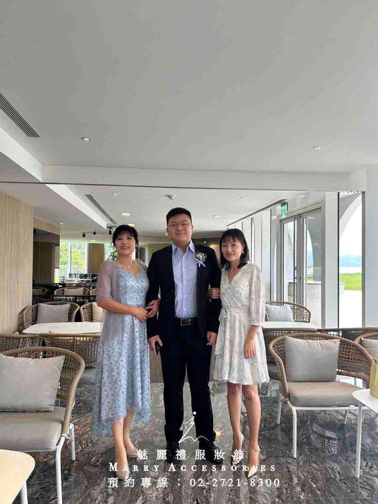 藍天映照：天空藍珍珠與細鑽蕾絲，璀璨婚宴序曲