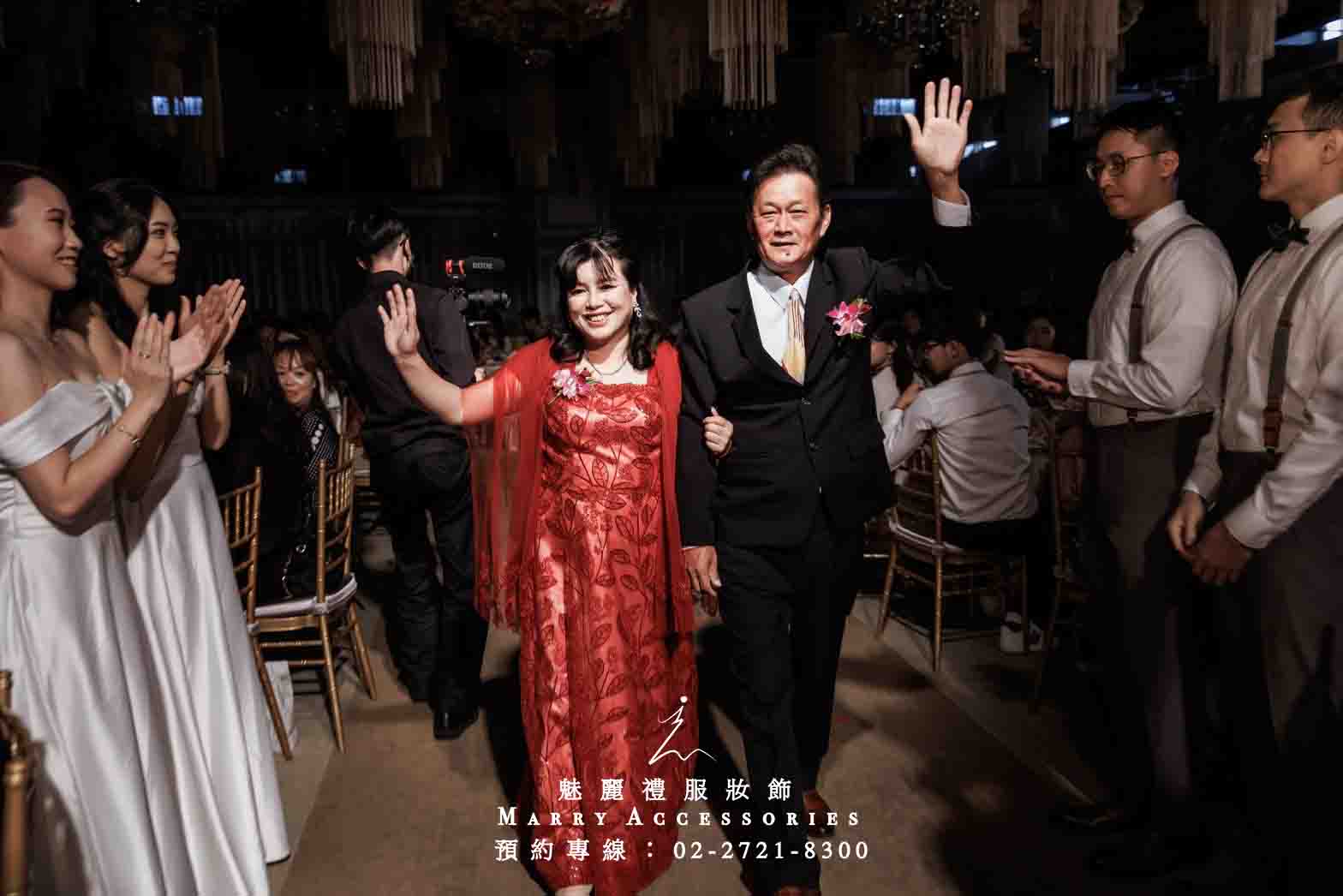 喜綻紅梅：璀璨鑽石點綴傳統蕾絲，婚宴中的東方詩意