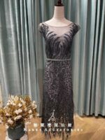 白煙灰羽狀複葉收腰短媽媽禮服