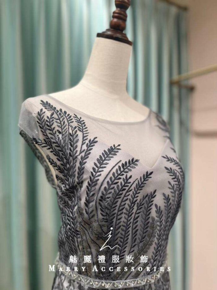 白煙灰羽狀複葉收腰短媽媽禮服