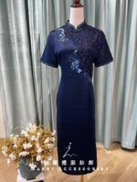 藏藍絲絨緞面百合花旗袍媽媽禮服