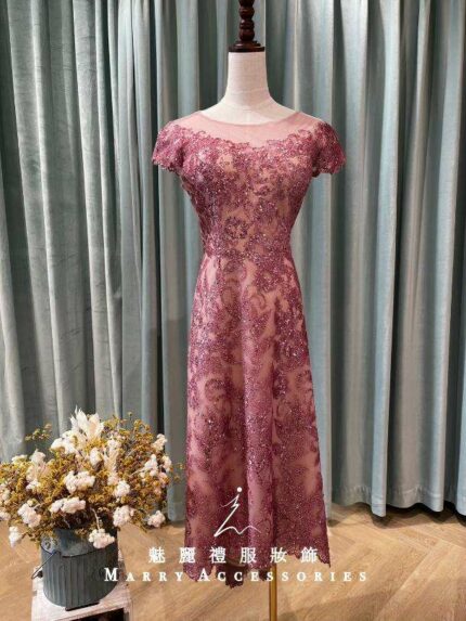 桃粉蕾絲花片亮粉短媽媽禮服